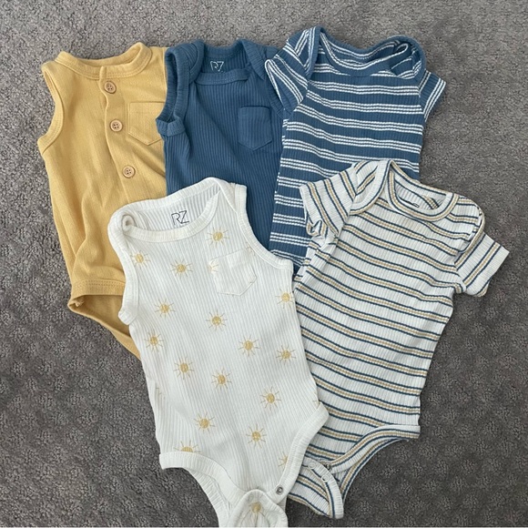 Rachel Zoe baby bodysuits set of 5 6-9m - Picture 1 of 2